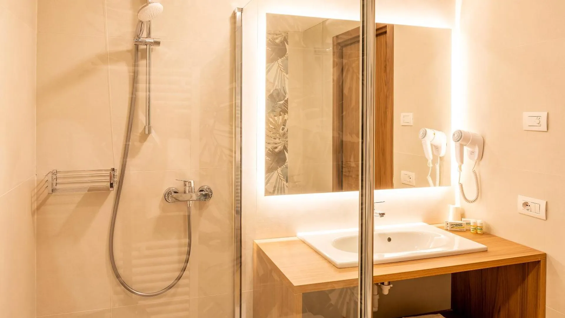 **** Hotel Sporthotel Olimpo Garda  Italy