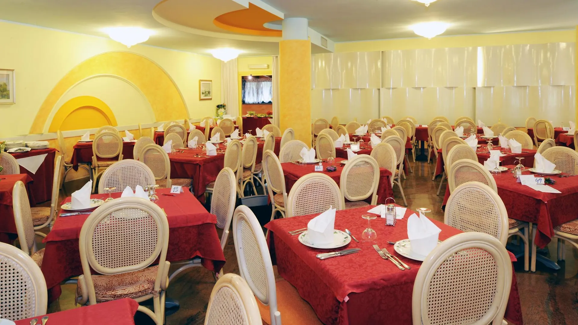 Sporthotel Olimpo Garda  4*, Garda (Verona)