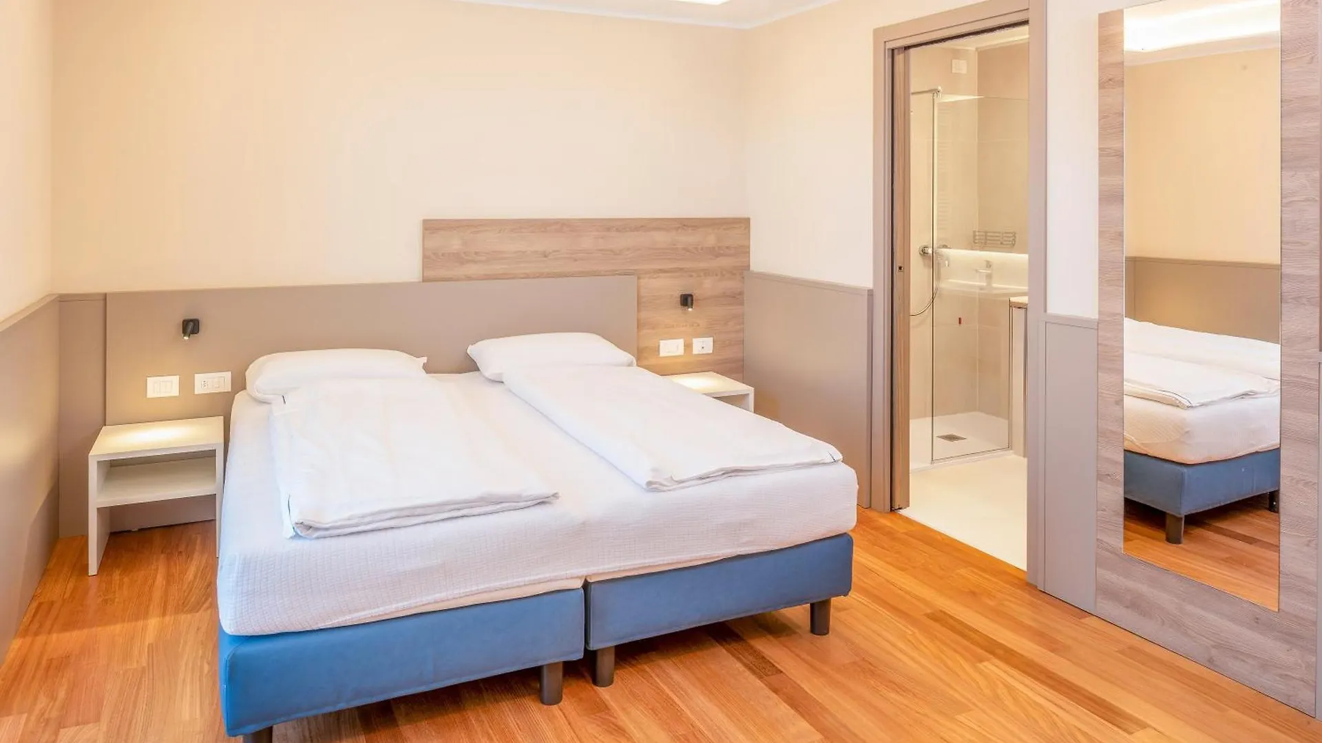Sporthotel Olimpo Garda  4*, Garda (Verona)