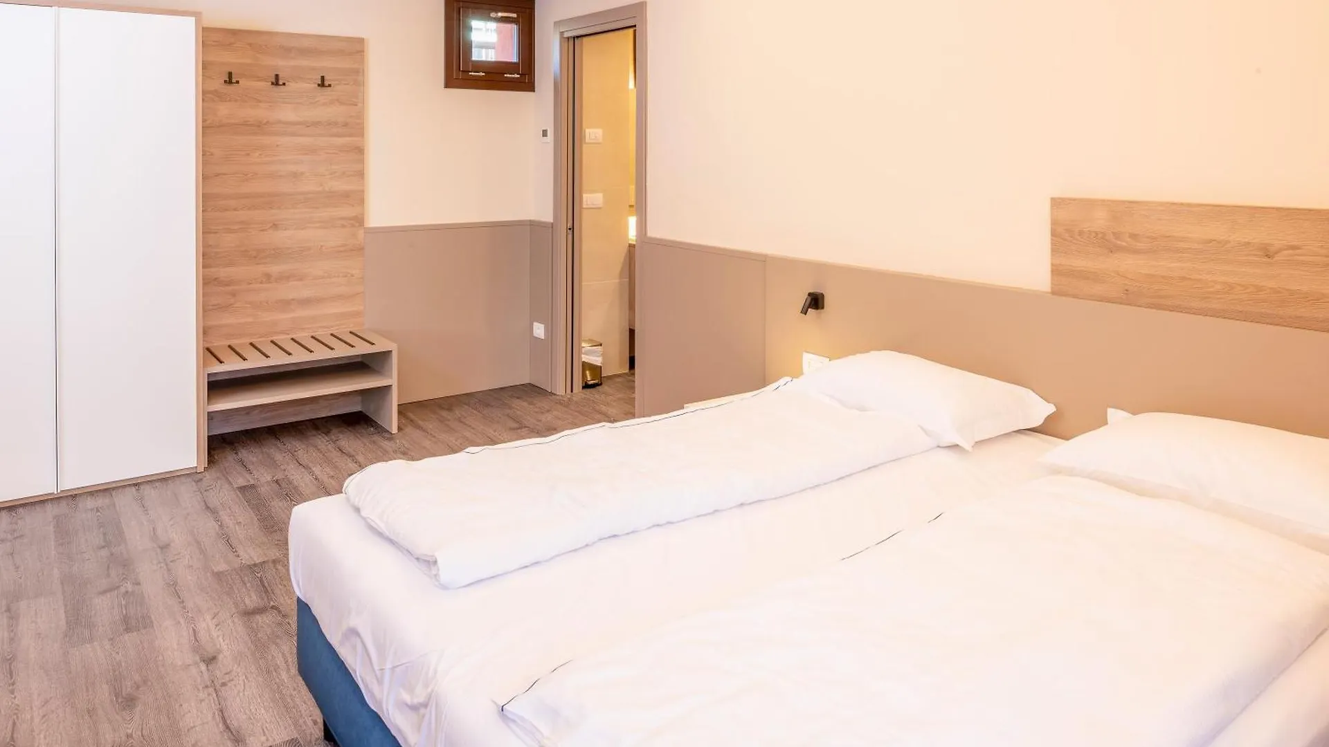 Sporthotel Olimpo Garda  4*, Garda (Verona) Italia